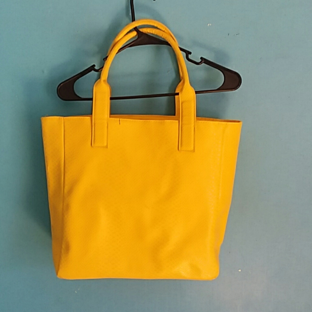 Yellow purse - Picture 2 of 3